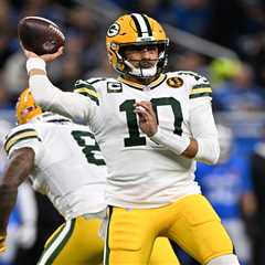 Packers’ gutsy call seals thrilling Thanksgiving win over Lions