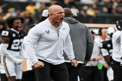 FanDuel promo code: Bet $5, get $300 in bonus bets if your bet wins for Vanderbilt vs. Texas