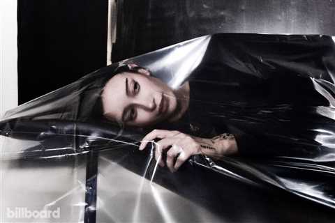 Chartbreaker: Julia Wolf on Turning Her ‘Twilight’ Obsession Into a Viral Hit — And the Advice..