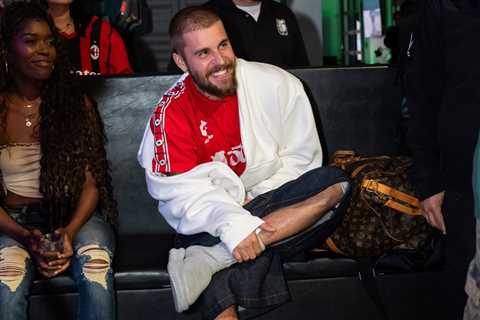 Justin Bieber Gives Sneak Peek at Coachella Set With Live Performance of ‘Daisies’ on Twitch