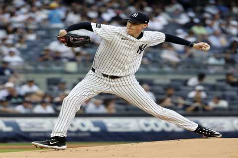 Yankees re-sign Ryan Yarbrough to fill crucial pitching role