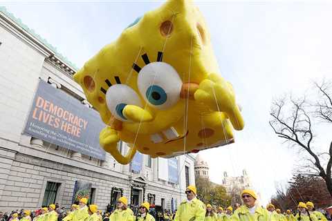 Macy's Thanksgiving Day Parade Balloons & Floats -- See The Highlights!