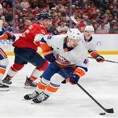 Patrick Roy sticks up for Max Shabanov after his Islanders game to forget