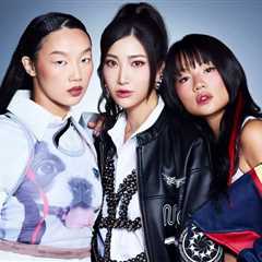 Christina Aguilera, Halle Bailey & HUNTR/X Bring the Holiday Magic | Billboard News