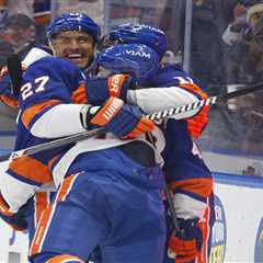 Islanders’ impressive win over Ducks marred by Bo Horvat’s injury