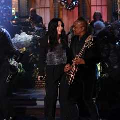 Cher Spreads Holiday Cheer on ‘SNL’ With ‘DJ Play a Christmas Song’ & ‘Run Rudolph Run’: Watch