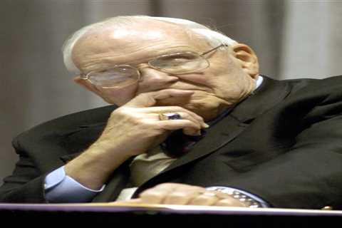 Roy Kramer, former SEC commissioner who helped devise historic BCS, dead at 96