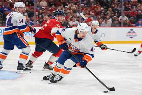 Patrick Roy sticks up for Max Shabanov after his Islanders game to forget