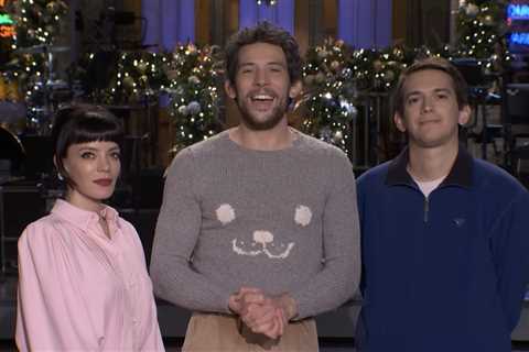 Lily Allen Can’t Hide Her Obvious Jamaican Accent in ‘Saturday Night Live’ Promos With Josh O’Connor