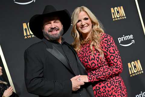 Garth Brooks Joins Trisha Yearwood for Special Performance on Their 20th Wedding Anniversary:..