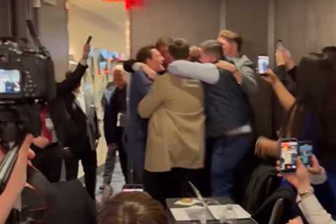 How Indiana QB Fernando Mendoza celebrated Heisman Trophy win