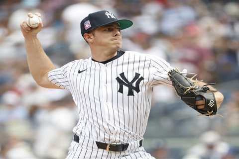 Allan Winans heading to Japan after disappointing Yankees stint