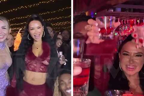 'TMZ After Dark' Festive Tour Hosted by Motivational Speaker Natasha Graziano