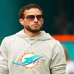 Mike McDaniel backs out of Bills head coach interview in stunning reversal