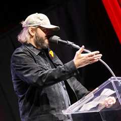 Bon Iver Salutes Protesters ‘in the Streets of Minneapolis’ During NMPA & Billboard Songwriter..