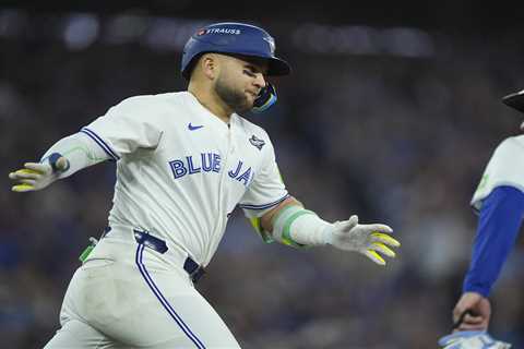 Mets sign Bo Bichette to $126 million deal in surprising free agency pivot