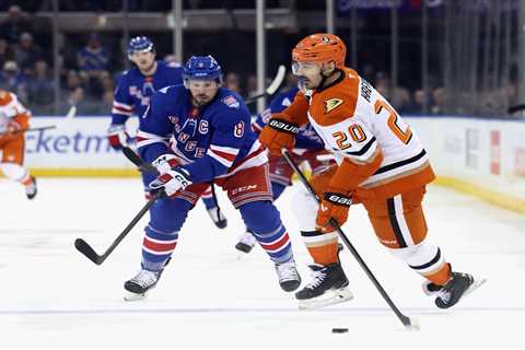 theScore Bet bonus code NPNEWS: Bet $10, get $100 in bonus bets for Rangers vs. Ducks