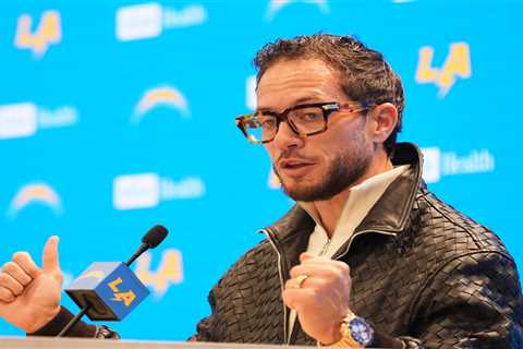 New Chargers OC Mike McDaniel reveals unique plan for Justin Herbert