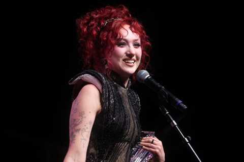 Chappell Roan Says ‘Anybody Who Has Money’ Has a ‘Duty to Give It Away’ at 2026 Resonator Awards