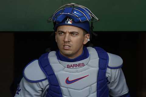 Mets sign World Series winner Austin Barnes as spring training nears