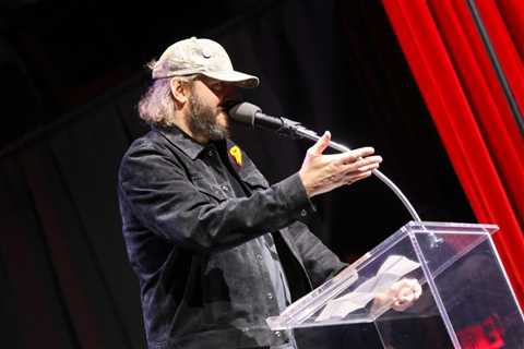 Bon Iver Salutes Protesters ‘in the Streets of Minneapolis’ During NMPA & Billboard Songwriter..