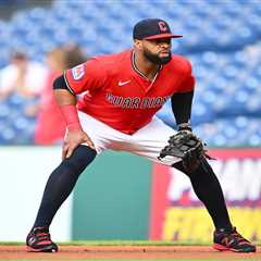 Carlos Santana signing with Diamondbacks for 17th MLB season