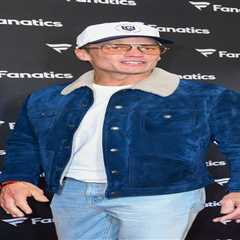 Tom Brady, Alix Earle spotted getting cozy on dance floor at Super Bowl party