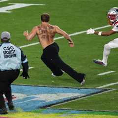 Streaker runs onto field as Patriots’ Kyle Williams gives chase in wild Super Bowl 2026 scene