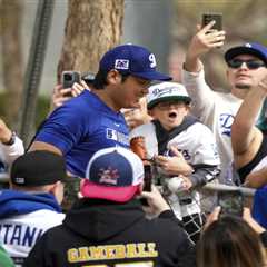 Dodgers are champs in fan experience at spring training