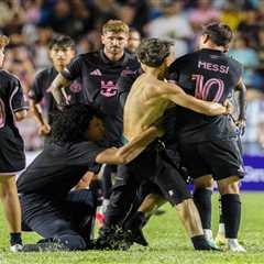 Lionel Messi tackled by shirtless field invader during game in Puerto Rico