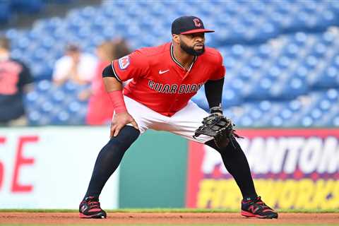 Carlos Santana signing with Diamondbacks for 17th MLB season