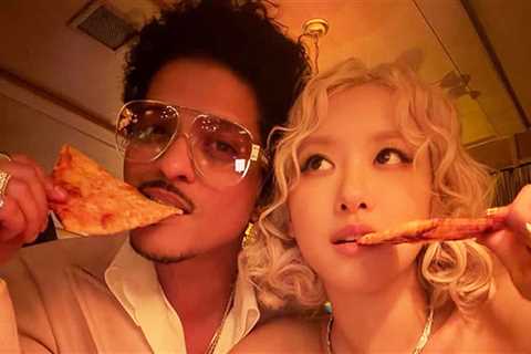 Bruno Mars vs. Rosé Who'd You Rather?! (Pizza Pals Edition)