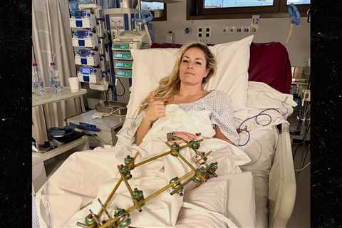 Lindsey Vonn Has 'Successful' 3rd Surgery On Broken Leg, Posts Pic From Hospital Bed