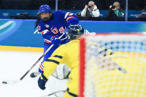 Jason and Kylie Kelce cheer on US women’s hockey team, Laila Edwards in win over Sweden