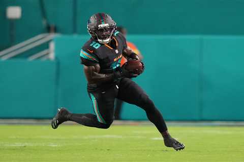 Chris Jones already recruiting Tyreek Hill for Chiefs reunion after Dolphins release