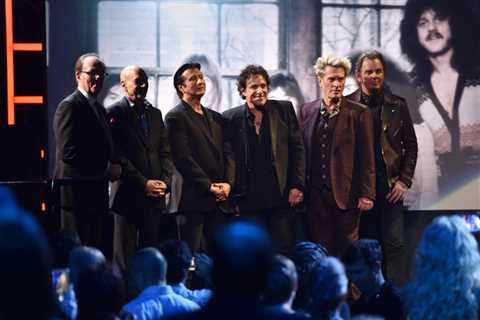 Steve Perry Shuts Down Rumors About Re-Joining Journey For Final Tour: ‘Simply Not True’