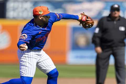 Bo Bichette shows off defense as he continues to settle in at third base for Mets