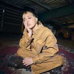 Singer-Songwriter AI Talks New Single ‘Lucky I Love You,’ Looks Back on 25th Anniversary &..