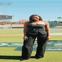 Kirsten Watson gives no-look fist bump during on-air broadcast