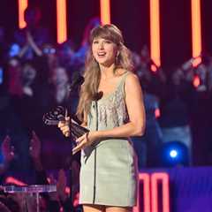 Taylor Swift Wins Artist of the Year at 2026 iHeartRadio Music Awards, Admitting ‘I Didn’t Think I..