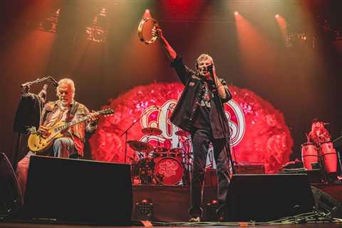 Burton Cummings, Randy Bachman Reunite as The Guess Who for U.S. Tour ‘to Rebuild What the Fake..