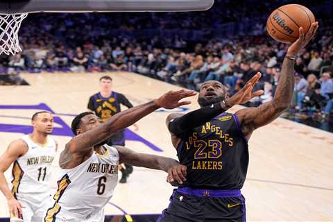Lakers able to pull off win against Pelicans despite turnover troubles