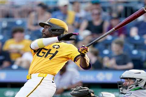 Andrew McCutchen signs minor league deal with Rangers after Pirates drama