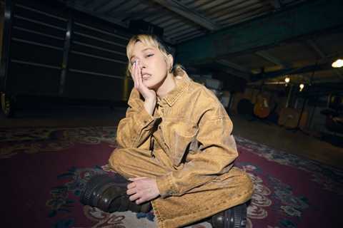 Singer-Songwriter AI Talks New Single ‘Lucky I Love You,’ Looks Back on 25th Anniversary &..