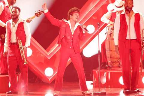 How Should Bruno Mars Feel About the First-Week Performance of ‘The Romantic’?