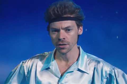 Harry Styles Channels ‘Lord of the Dance’ in Hilarious St. Patrick’s Day ‘SNL’ Sketch Sketch: Watch