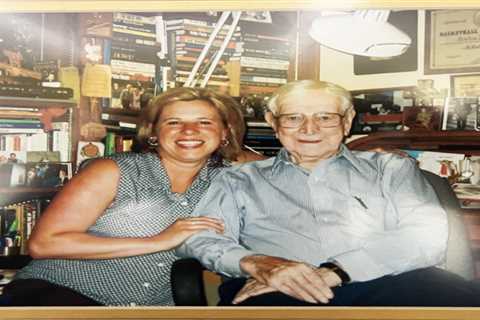 UCLA’s Cori Close, always humbly leading, upholds John Wooden’s legacy