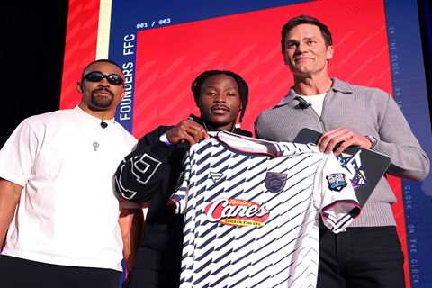 Tom Brady picks Ashton Jeanty, Stefon Diggs, Gronk for flag football team