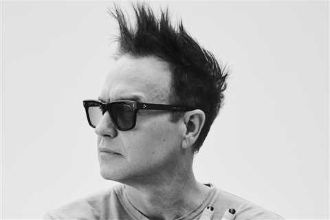 ‘Extremely EMOtional’: Watch Amy Shark Join Mark Hoppus on Stage In Australia to Perform ‘Dammit’