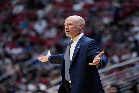 Villanova coach wildly jokes that he should fire entire staff in middle of March Madness loss